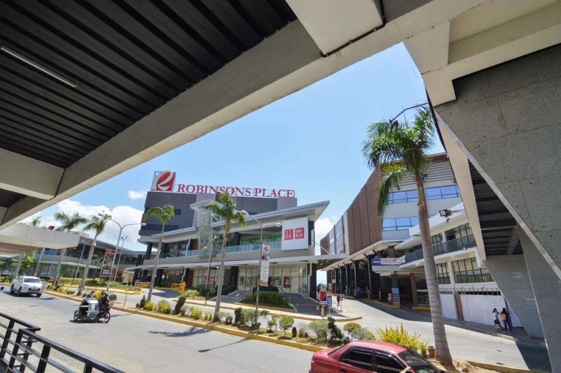 Viven Hotel Laoag Zewnętrze zdjęcie