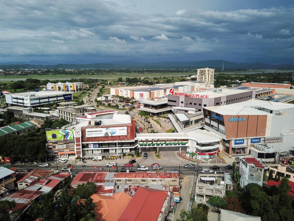 Viven Hotel Laoag Zewnętrze zdjęcie
