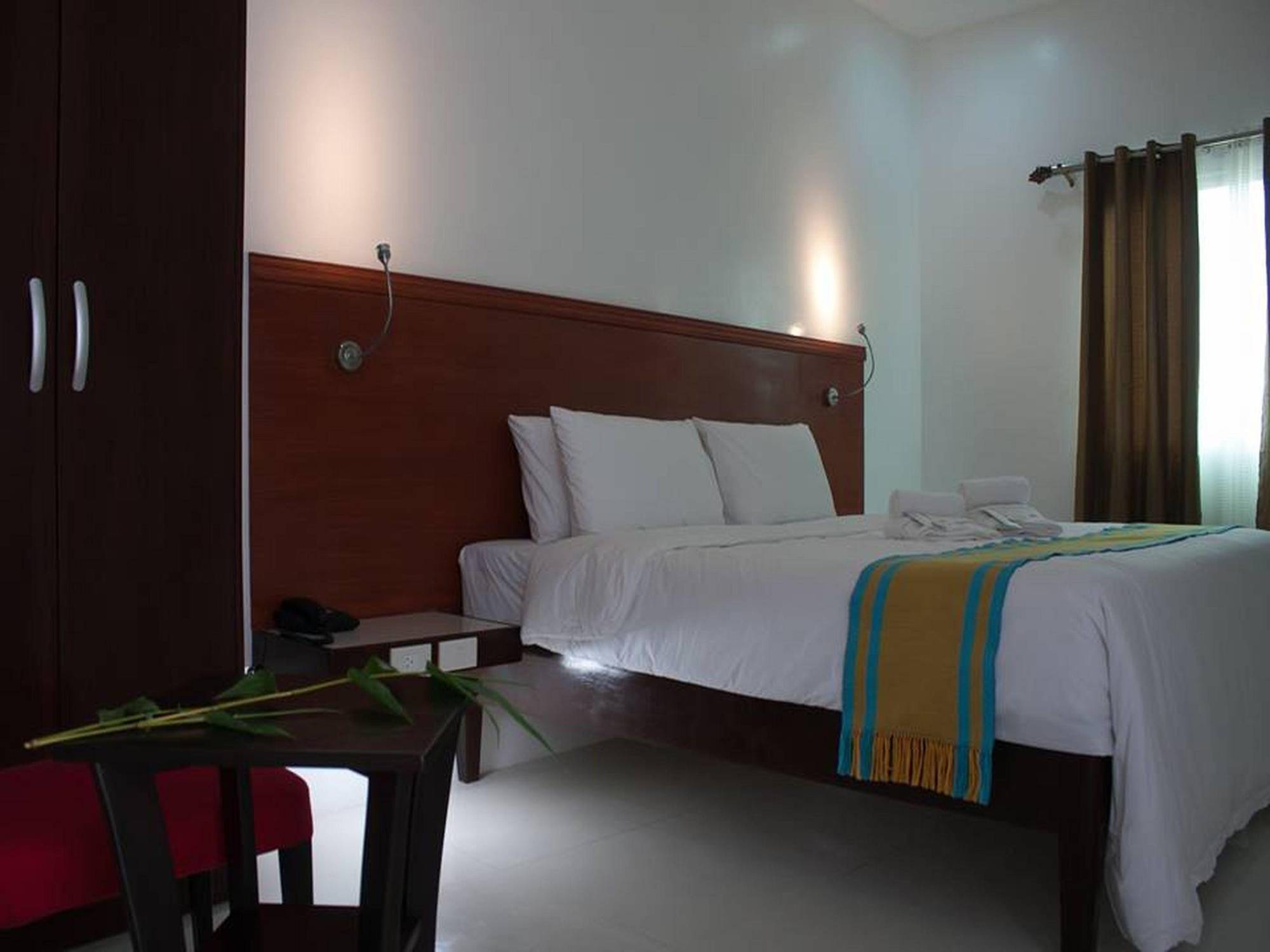 Viven Hotel Laoag Zewnętrze zdjęcie