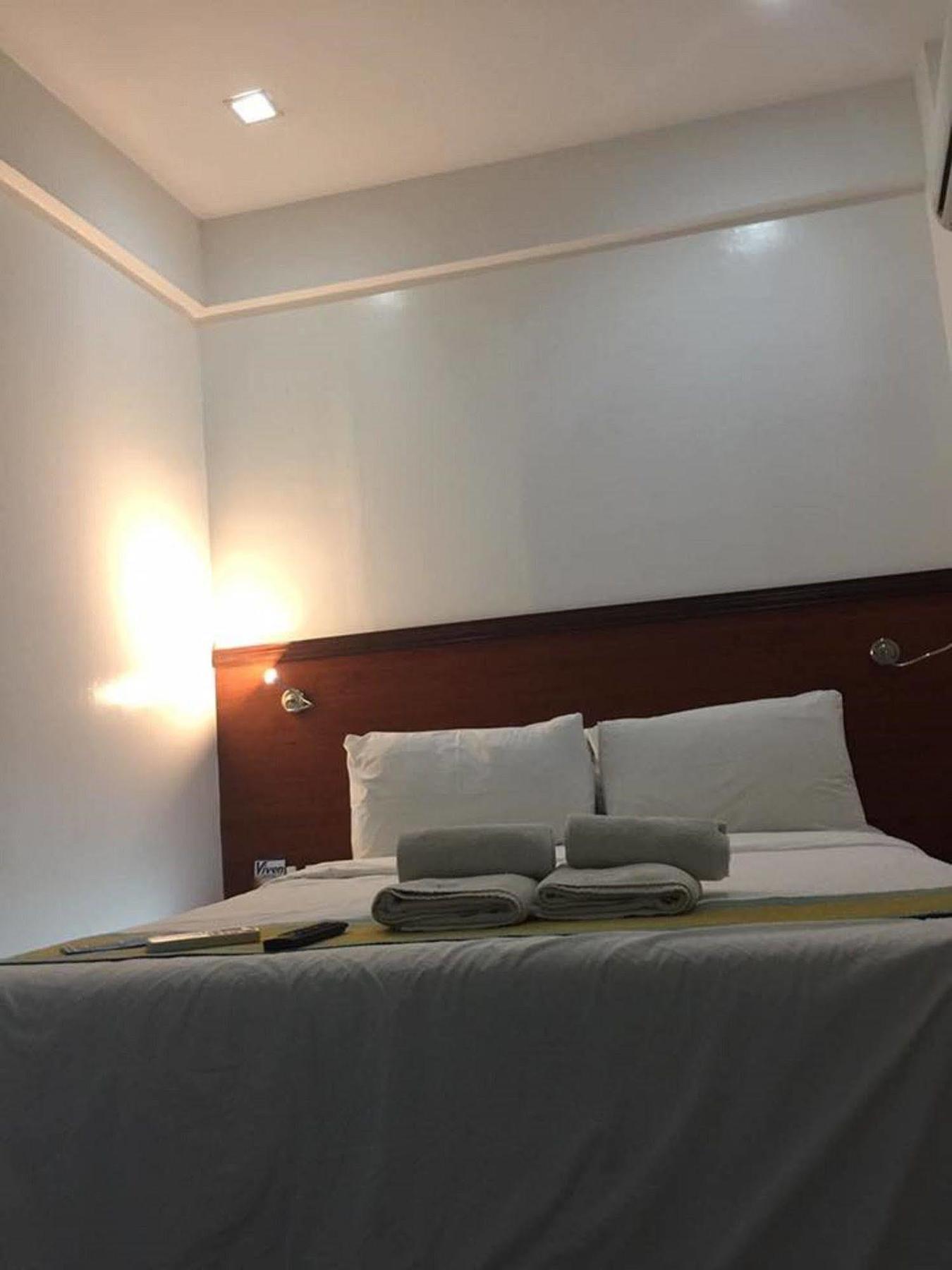 Viven Hotel Laoag Zewnętrze zdjęcie